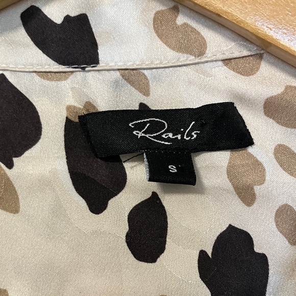 Rails 100% Silk Stylish Animal Print Women's Shirt - Picture 3 of 6